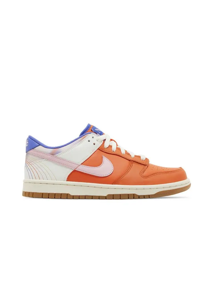 Кроссовки Nike Dunk Low SE GS 'Everything You Need' — изображение 2 из 9, оранжевый/розовый//синий
