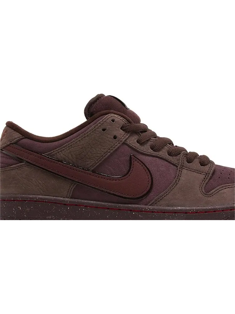 Кроссовки Nike Dunk Low Premium SB 'City of Love - Burgundy Crush', премиальное исполнение — изображение 2 из 5, красный
