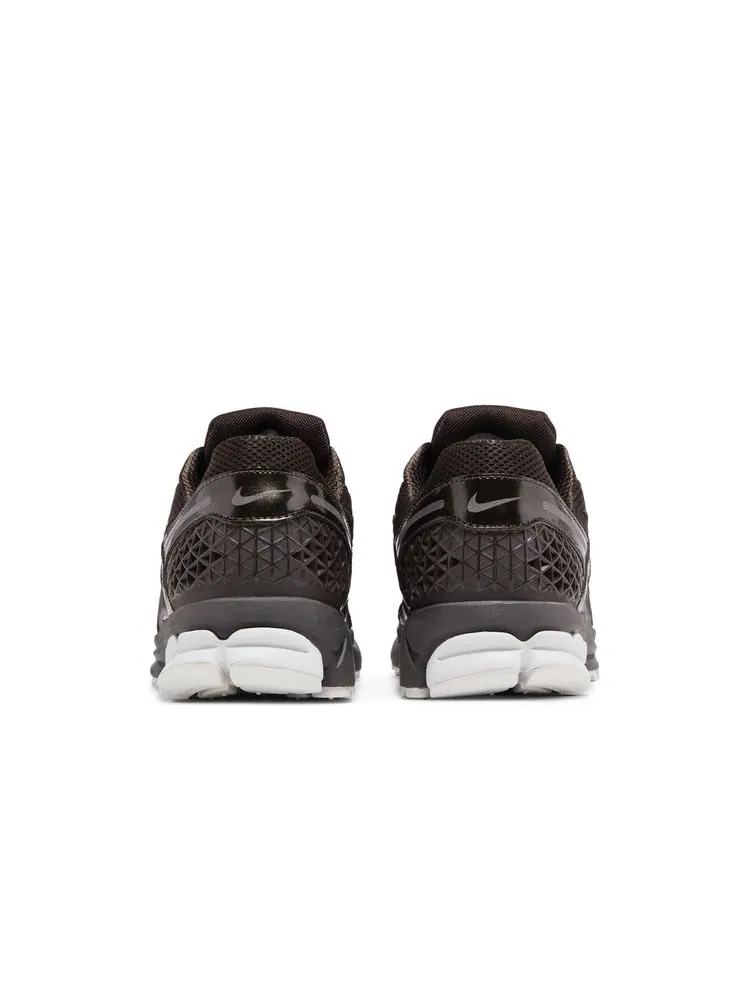 Кроссовки Air Zoom Vomero 5 'Velvet Brown' — изображение 6 из 8, коричневый