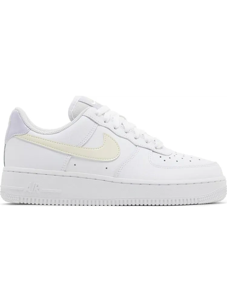 Кроссовки Wmns Air Force 1 '07 'Coconut Milk Oxygen Purple' — изображение 1 из 4, белый