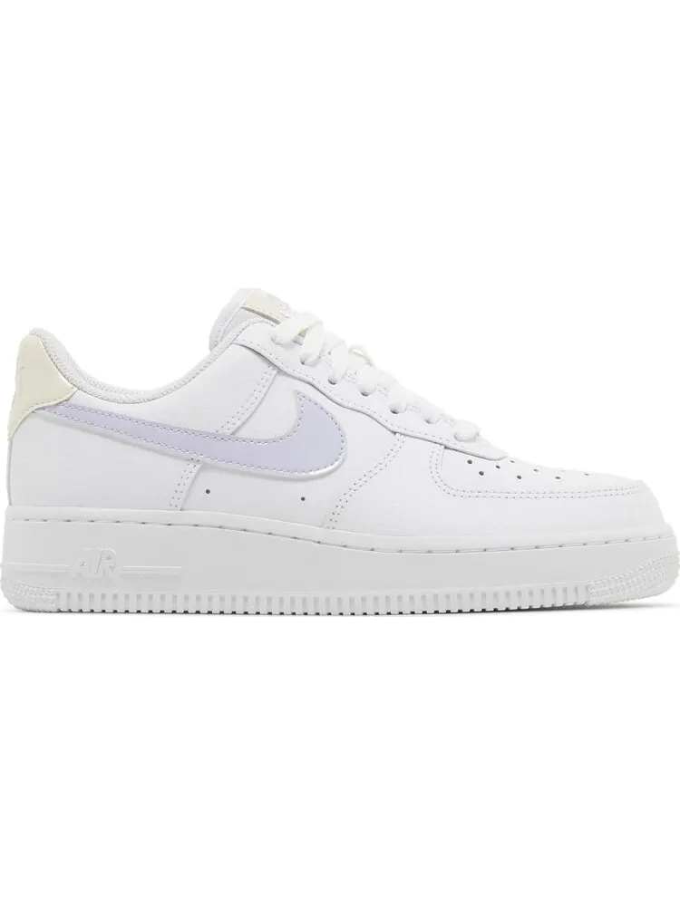 Кроссовки Wmns Air Force 1 '07 'Coconut Milk Oxygen Purple' — изображение 1 из 4, белый
