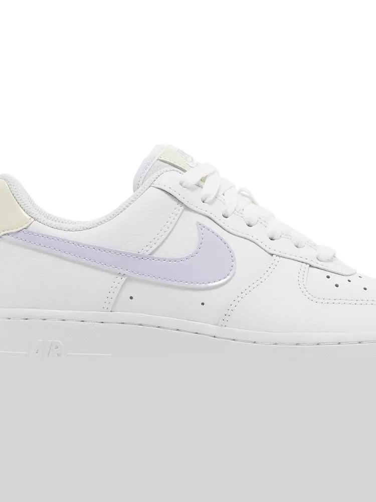 Кроссовки Wmns Air Force 1 '07 'Coconut Milk Oxygen Purple' — изображение 2 из 4, белый