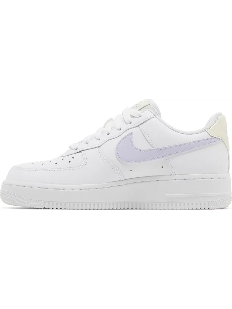 Кроссовки Wmns Air Force 1 '07 'Coconut Milk Oxygen Purple' — изображение 3 из 4, белый