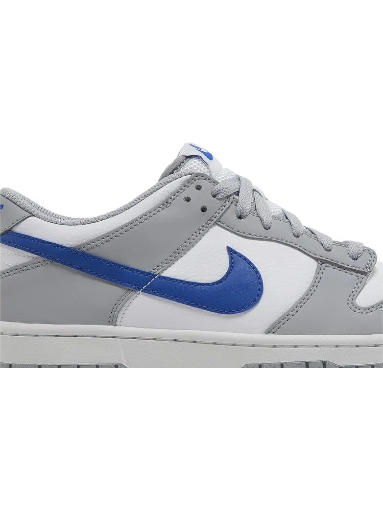 Кроссовки Dunk Low GS 'Wolf Grey Royal' — изображение 2 из 4, серый
