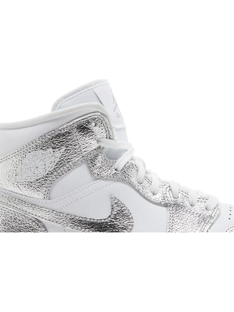 Кроссовки Wmns Air Jordan 1 Mid SE 'Metallic Silver' — изображение 2 из 4, серебряный