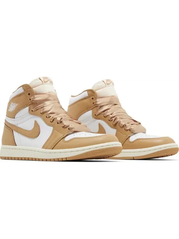 Кроссовки Wmns Air Jordan 1 Retro High OG, «Пралине» — изображение 2 из 6, белый/бежевый