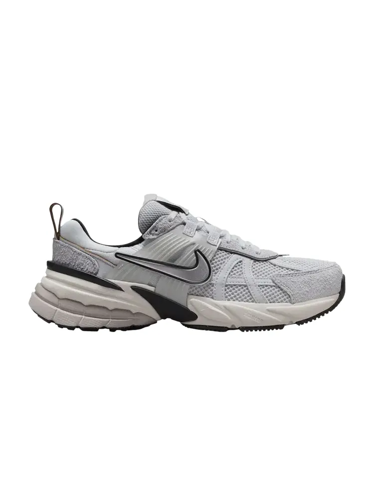 Кроссовки Nike Wmns V2K Run — изображение 1 из 1, серый