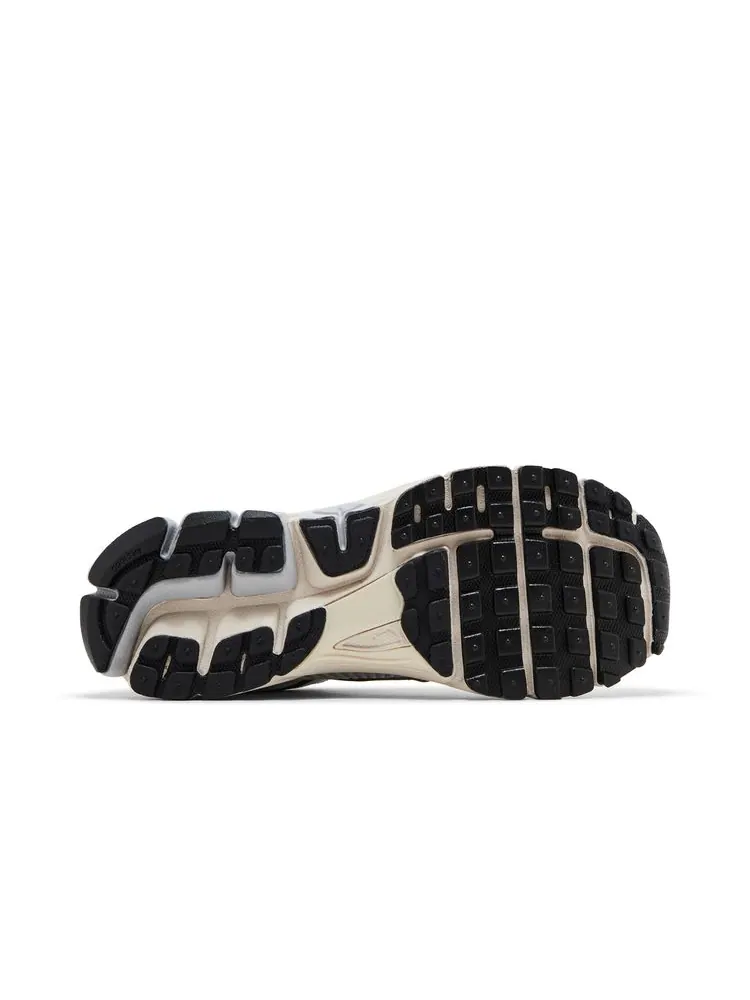 Кроссовки Wmns Air Zoom Vomero 5 'Platinum Light Orewood Brown' — изображение 4 из 8