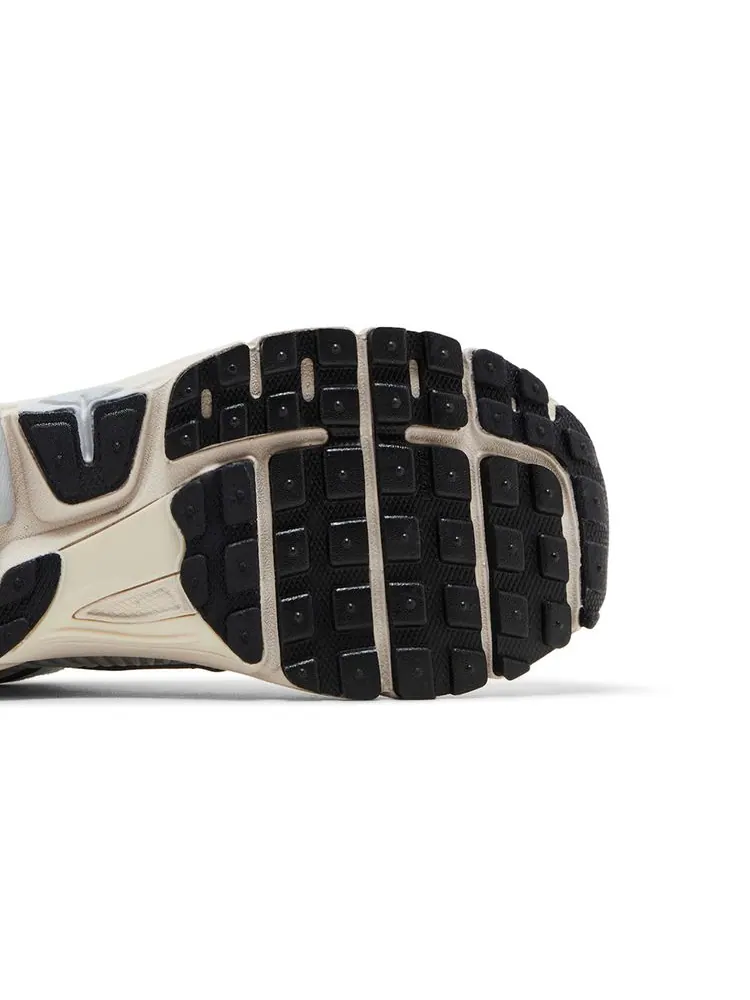 Кроссовки Wmns Air Zoom Vomero 5 'Platinum Light Orewood Brown' — изображение 5 из 8