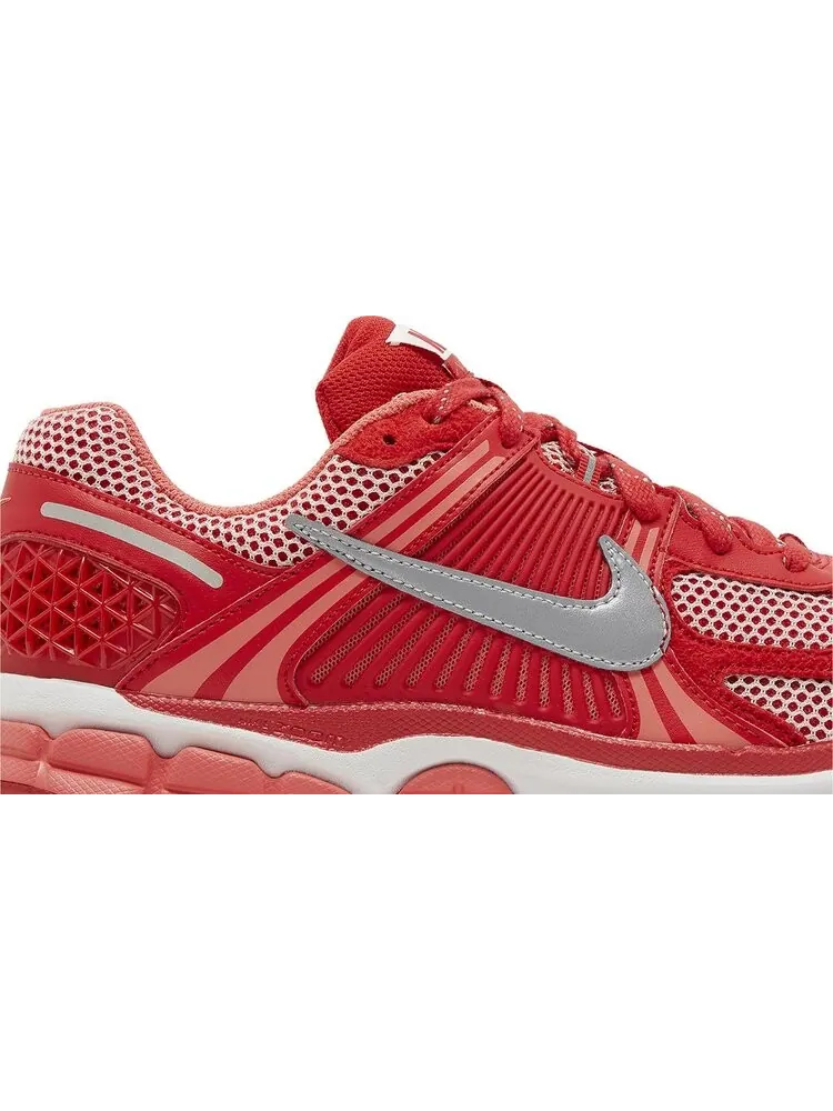 Кроссовки Air Zoom Vomero 5 'University Red' — изображение 2 из 4, красный