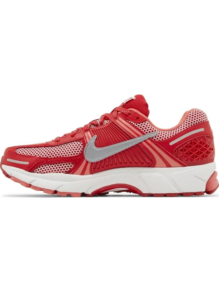 Кроссовки Air Zoom Vomero 5 'University Red' — изображение 3 из 4, красный