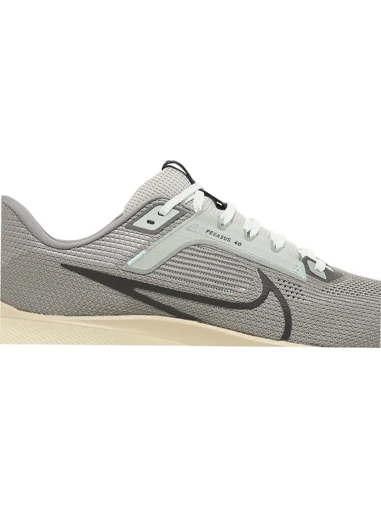 Кроссовки Air Zoom Pegasus 40 Premium 'Light Iron Ore Flat Pewter' — изображение 2 из 4, серый