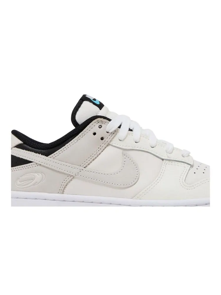 Кроссовки Nike Wmns Dunk Low, Supersonic — изображение 2 из 8, белый