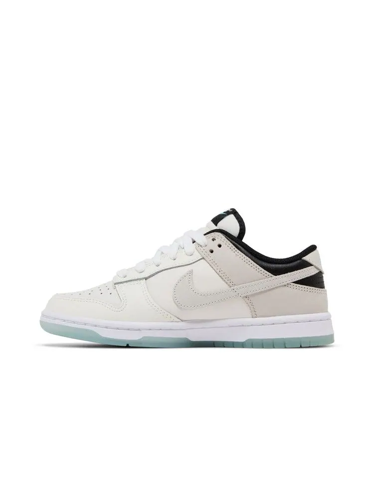 Кроссовки Nike Wmns Dunk Low, Supersonic — изображение 3 из 8, белый