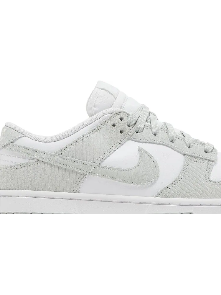 Кроссовки Wmns Dunk Low 'Light Silver Corduroy' — изображение 2 из 4, серый