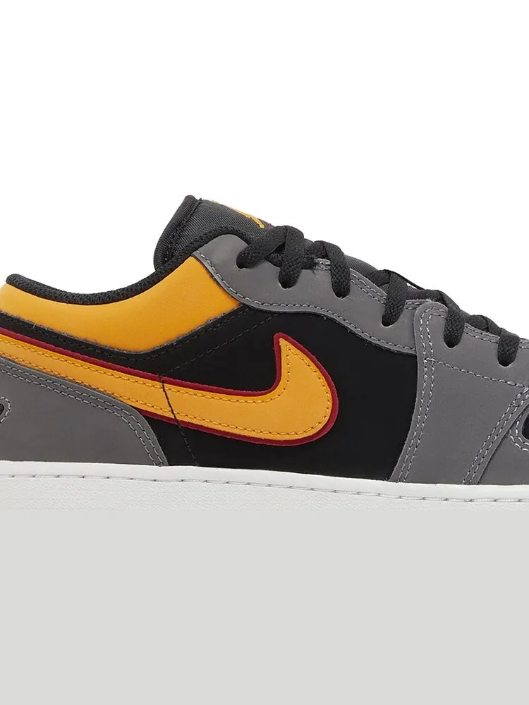 Кроссовки Air Jordan 1 Low SE GS 'Vivid Orange' — изображение 2 из 4, серый