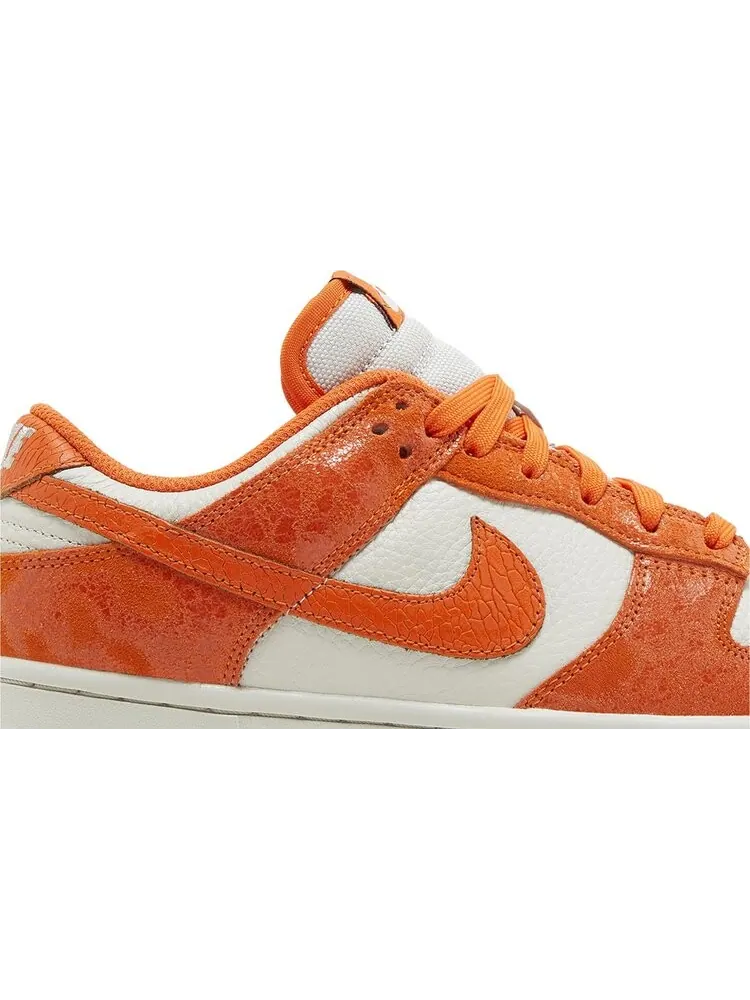 Кроссовки Wmns Dunk Low 'Cracked Orange' — изображение 2 из 4, оранжевый