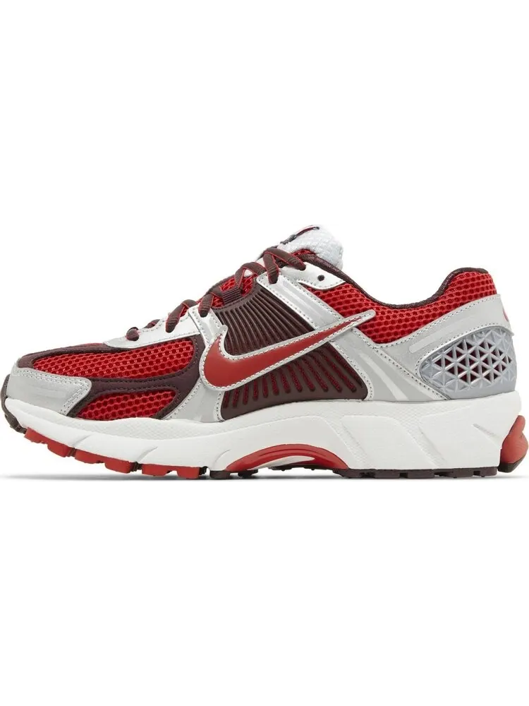 Кроссовки Wmns Air Zoom Vomero 5 'Mystic Red' — изображение 3 из 4, красный