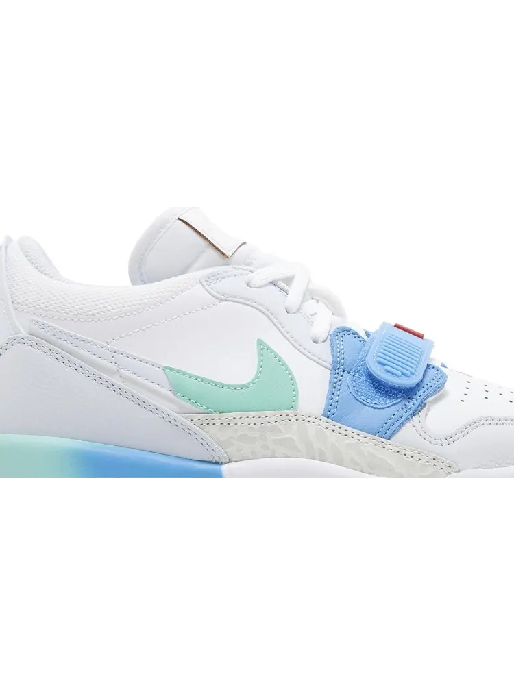 Кроссовки Jordan Legacy 312 Low GS 'Emerald Rise' — изображение 2 из 4, белый