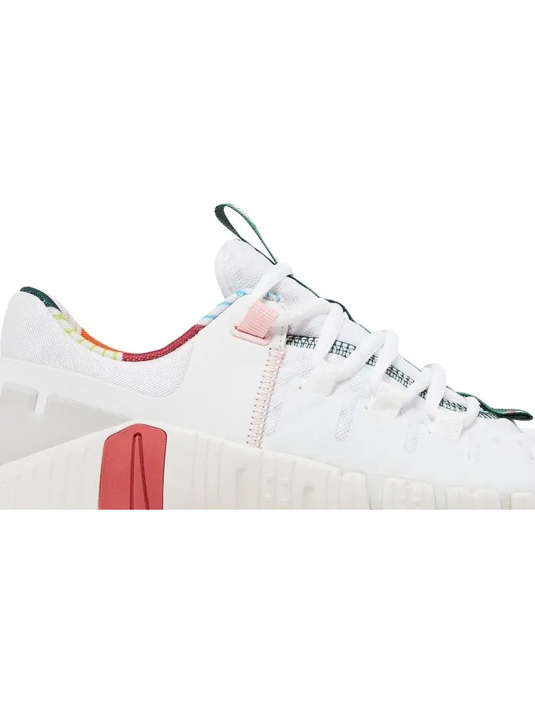 Кроссовки Wmns Free Metcon 5 'All Petals United' — изображение 2 из 4, белый