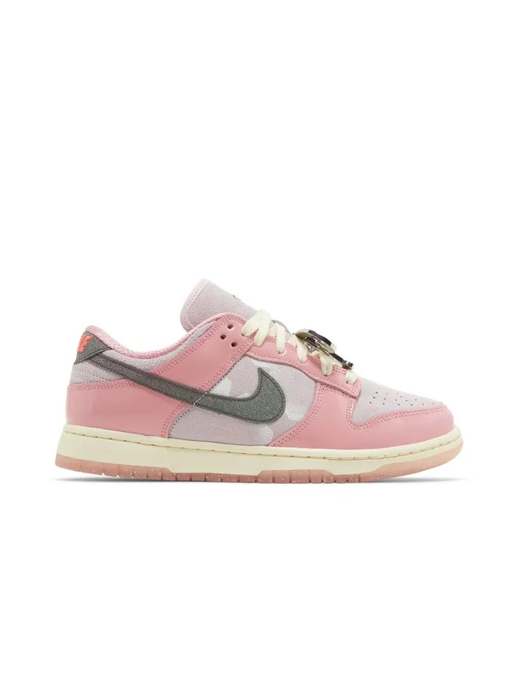Кроссовки Nike Wmns Dunk Low LX 'Barbie' — изображение 2 из 9