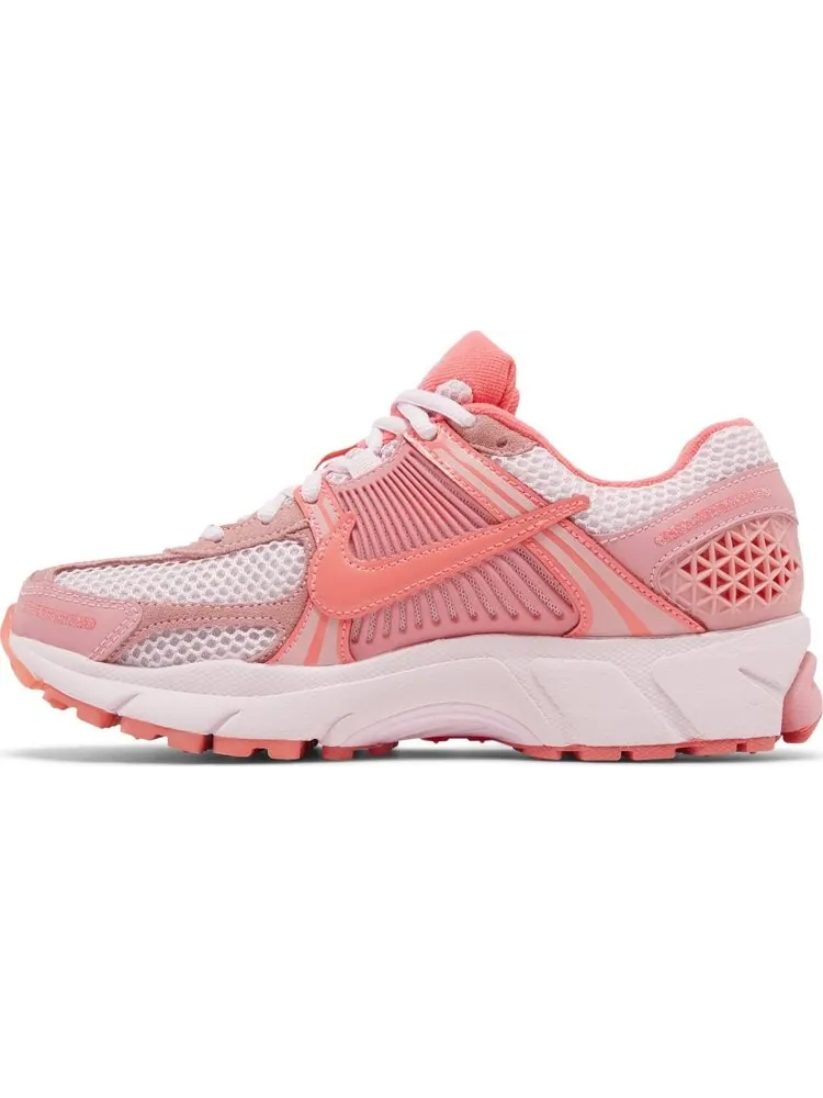 Кроссовки Wmns Air Zoom Vomero 5 'Barbie' — изображение 3 из 4, розовый