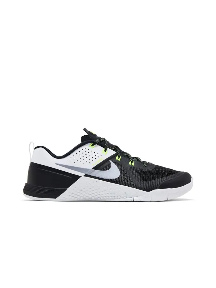 Кроссовки Metcon 1 OG 'Black White Volt' — изображение 1 из 8, черный белый
