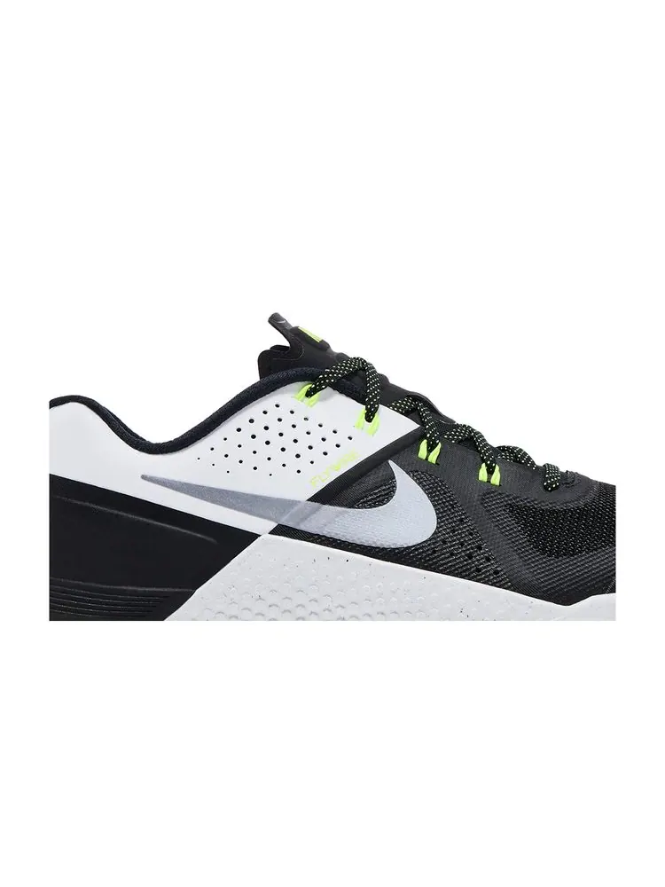 Кроссовки Metcon 1 OG 'Black White Volt' — изображение 2 из 8, черный белый