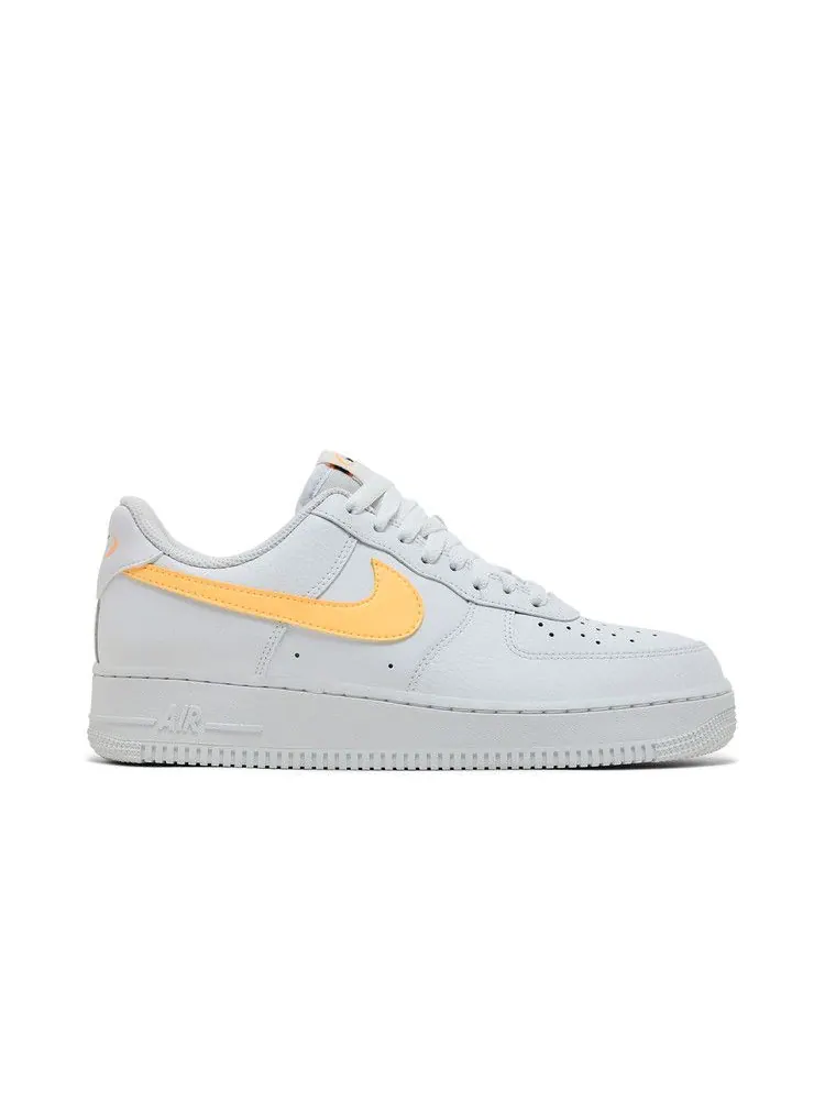 Кроссовки Nike Wmns Air Force 1 Low 'White Melon Tint' — изображение 2 из 9, белый//черный