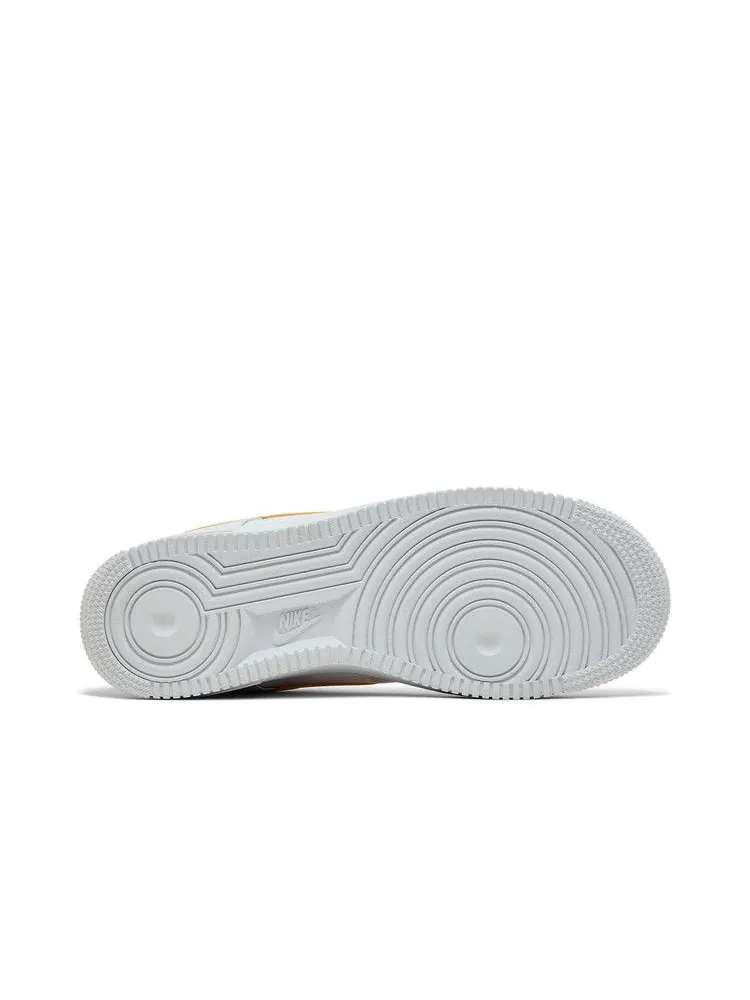 Кроссовки Nike Wmns Air Force 1 Low 'White Melon Tint' — изображение 5 из 9, белый//черный