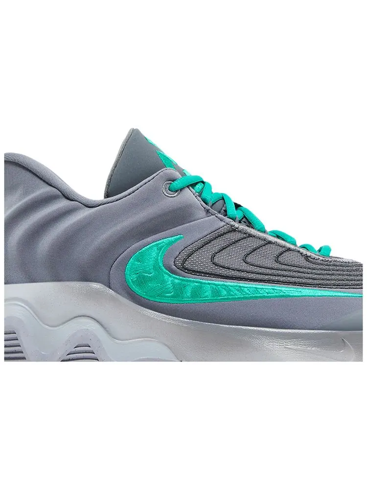 Кроссовки Nike Giannis Immortality 4 'Smoke Grey Stadium Green' — изображение 2 из 8, серый