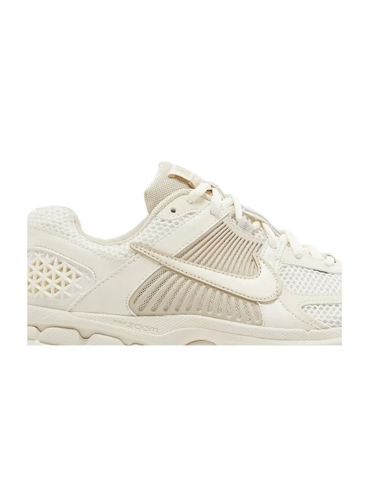 Кроссовки Wmns Air Zoom Vomero 5 — изображение 2 из 4, бледный слоновая кость