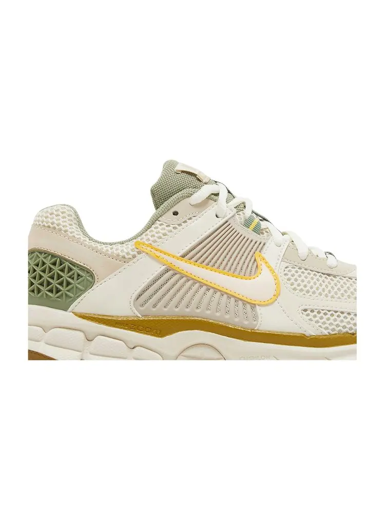 Кроссовки Wmns Air Zoom Vomero 5 'Pale Ivory Oil Green' — изображение 2 из 8