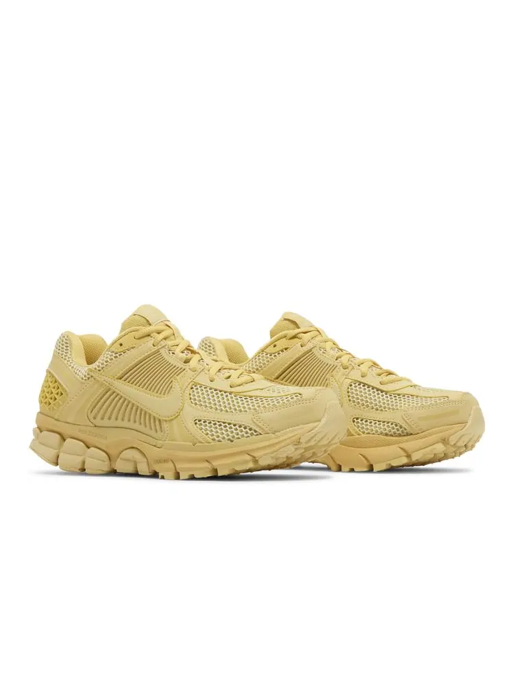 Кроссовки Wmns Air Zoom Vomero 5 'Saturn Gold' — изображение 8 из 8, золотистый