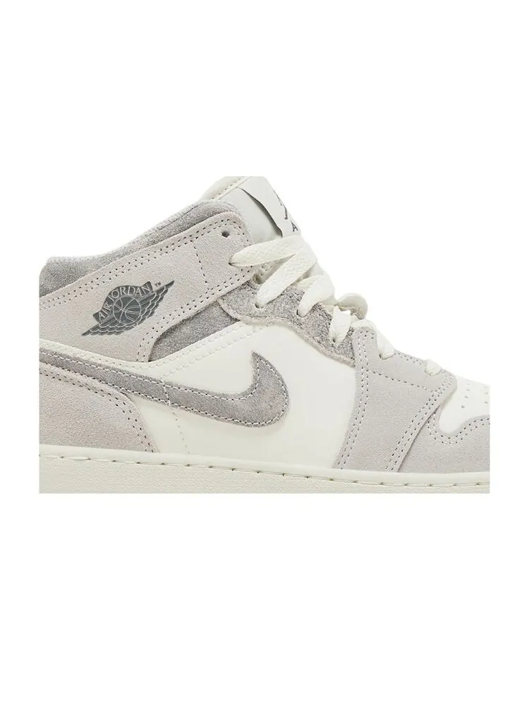 Кроссовки Air Jordan 1 Mid SE GS Neutral Grey Sail — изображение 2 из 6, серый