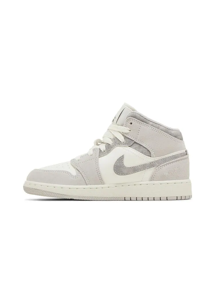 Кроссовки Air Jordan 1 Mid SE GS Neutral Grey Sail — изображение 3 из 6, серый