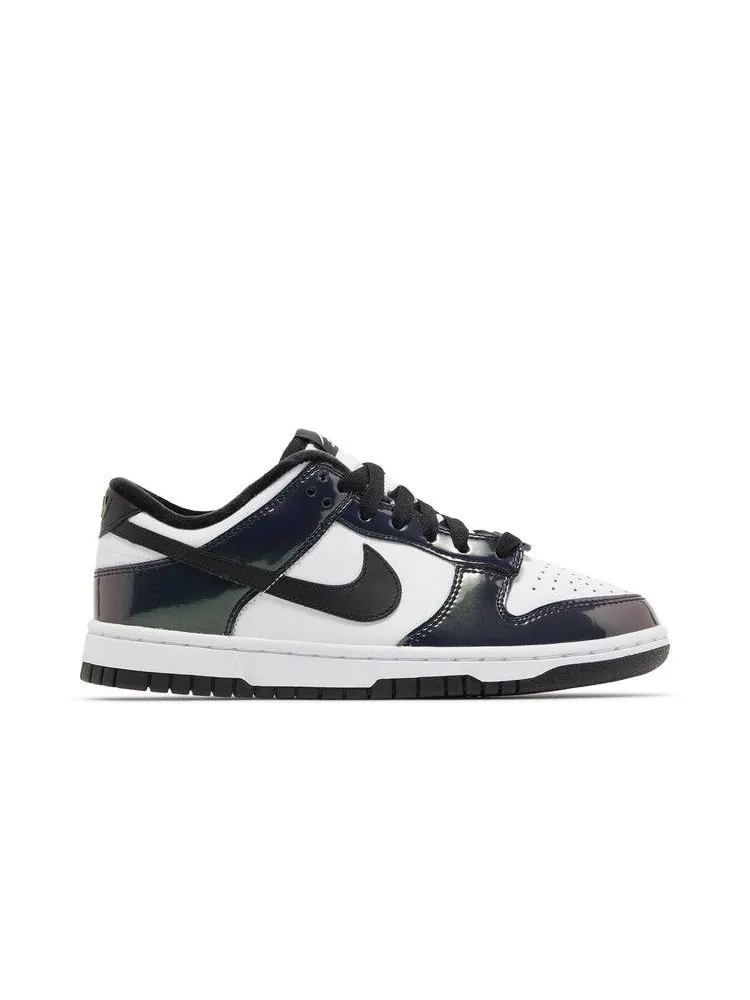Кроссовки Nike Wmns Dunk Low SE 'Just Do It - Iridescent' — изображение 2 из 9
