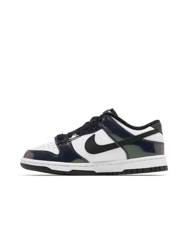 Кроссовки Nike Wmns Dunk Low SE 'Just Do It - Iridescent' — изображение 4 из 9
