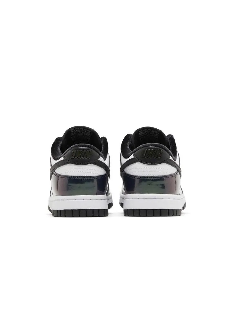 Кроссовки Nike Wmns Dunk Low SE 'Just Do It - Iridescent' — изображение 7 из 9