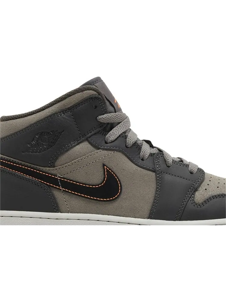 Кроссовки Air Jordan 1 Mid SE GS 'Night Stadium' — изображение 2 из 4, серый