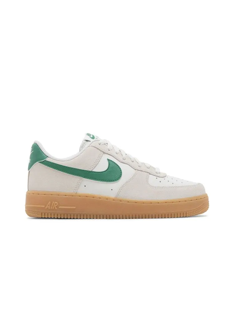 Кроссовки Nike Air Force 1 '07 LV8 'Gum Pack - Phantom Malachite' — изображение 2 из 9, желтый