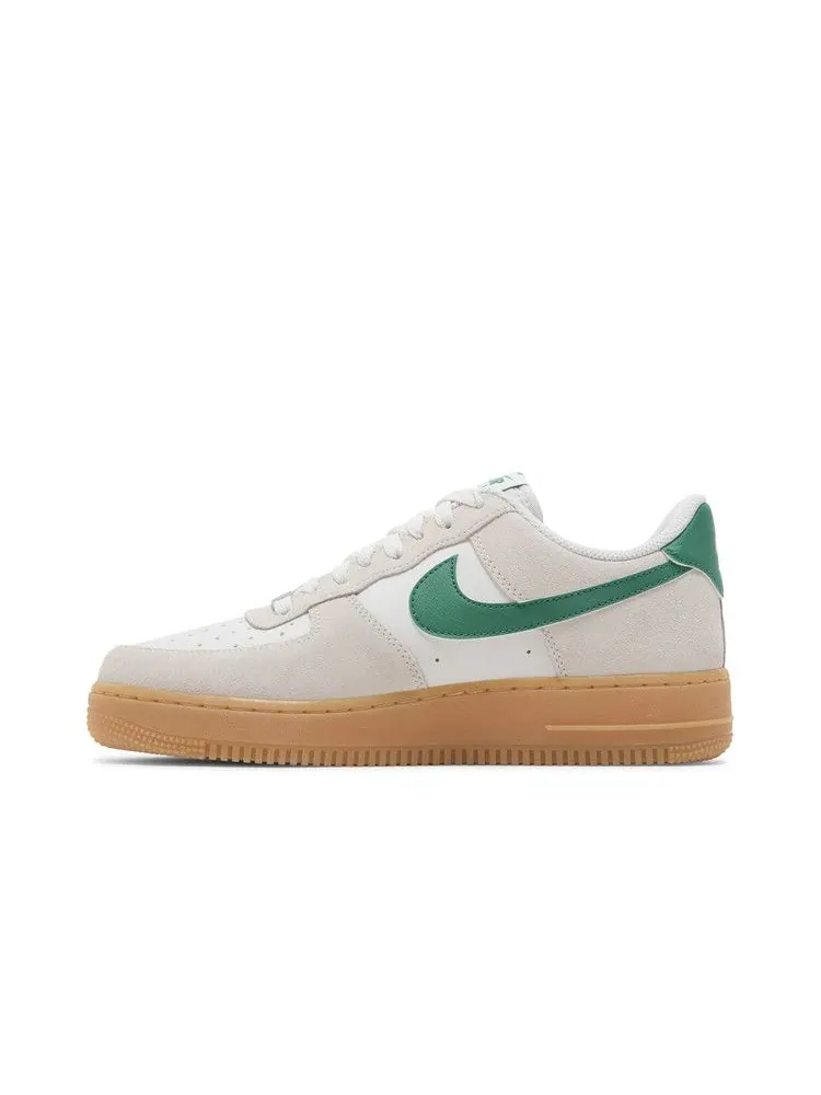 Кроссовки Nike Air Force 1 '07 LV8 'Gum Pack - Phantom Malachite' — изображение 4 из 9, желтый