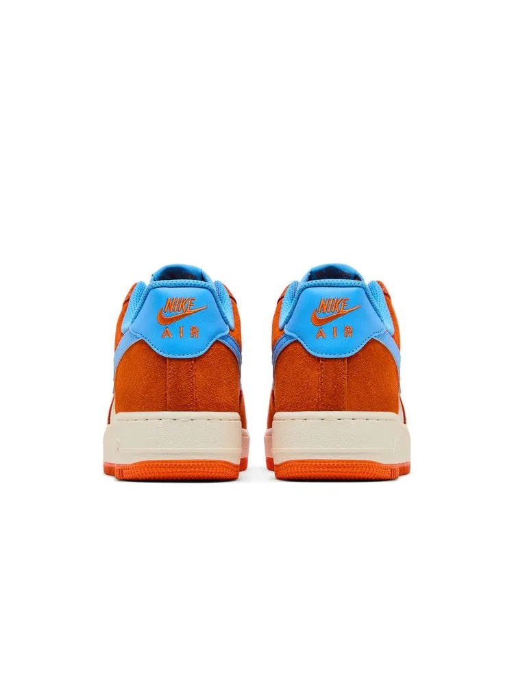 Кроссовки Nike Air Force 1 '07 LV8 'Safety Orange University Blue' — изображение 7 из 9, оранжевый/синий