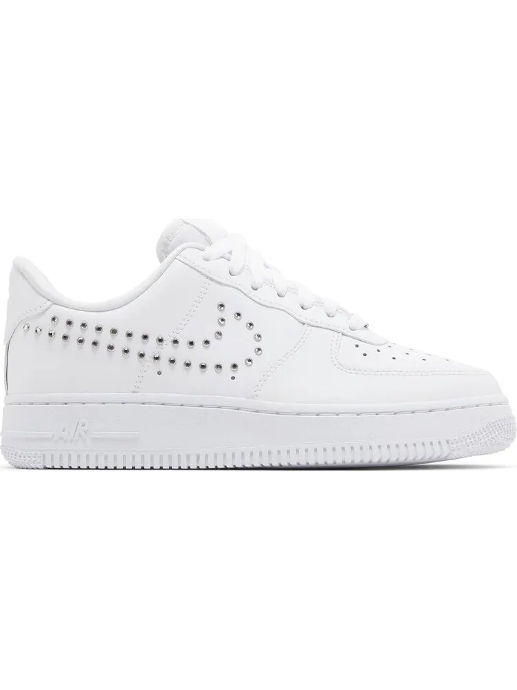 Кроссовки Wmns Air Force 1 '07 'Studded Swoosh' — изображение 1 из 4, белый