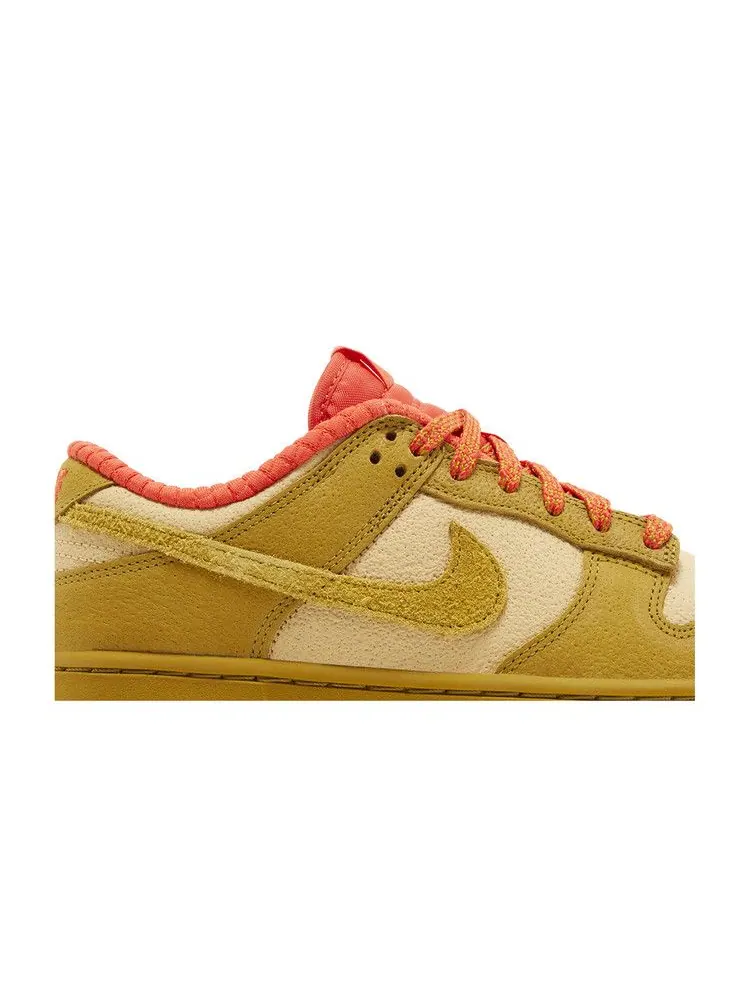 Кроссовки Nike Wmns Dunk Low 'Bronzine Picante Red' — изображение 3 из 9, красный
