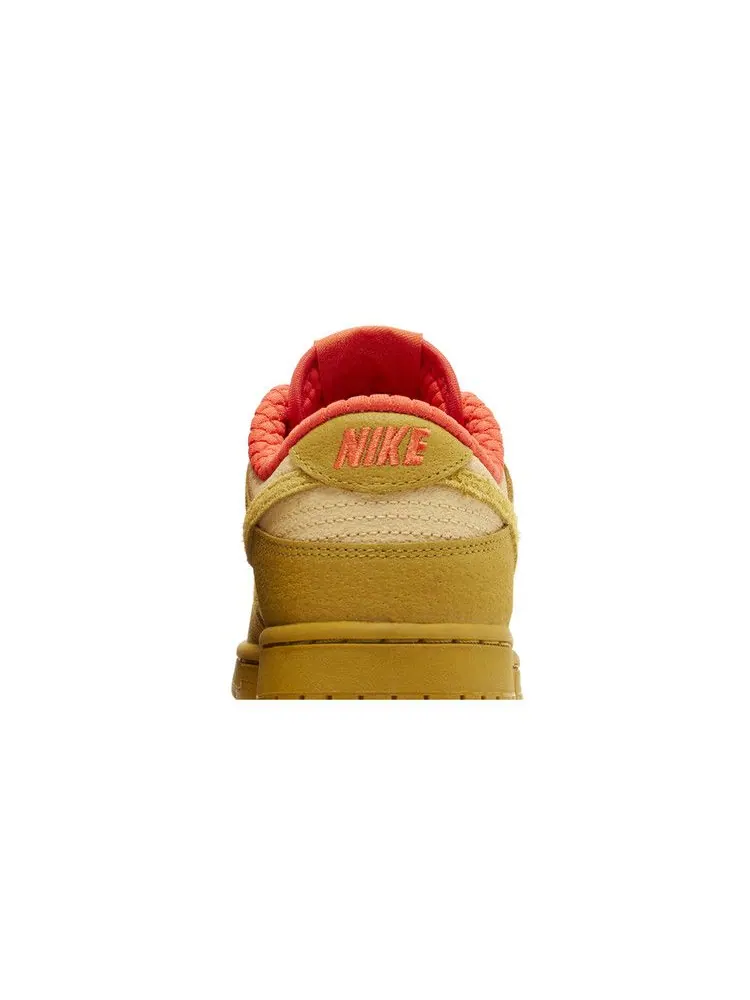 Кроссовки Nike Wmns Dunk Low 'Bronzine Picante Red' — изображение 8 из 9, красный