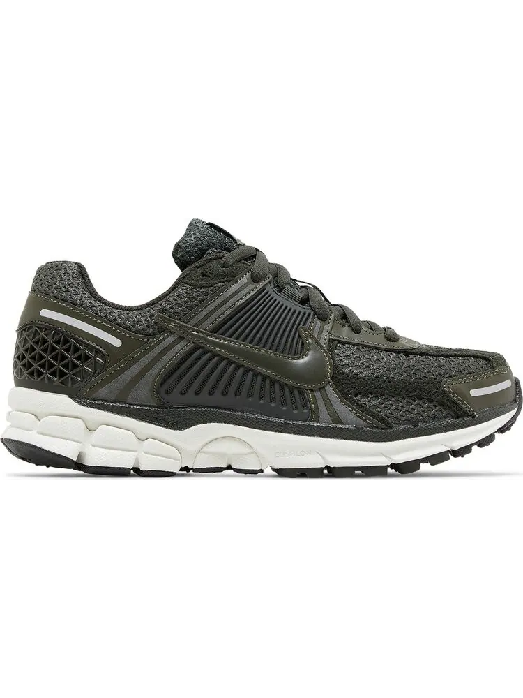 Кроссовки Wmns Air Zoom Vomero 5 'Sequoia' — изображение 1 из 4, зеленый