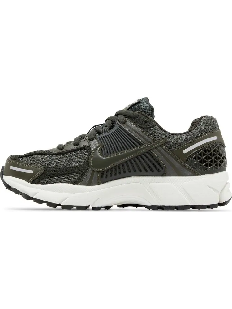 Кроссовки Wmns Air Zoom Vomero 5 'Sequoia' — изображение 3 из 4, зеленый