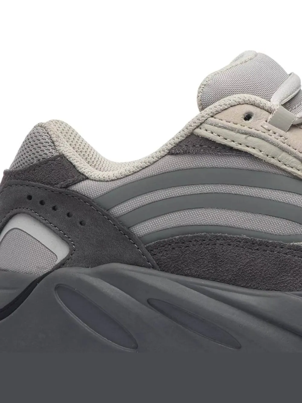 Кроссовки Yeezy Boost 700 V2 Tephra — изображение 6 из 8, коричневый