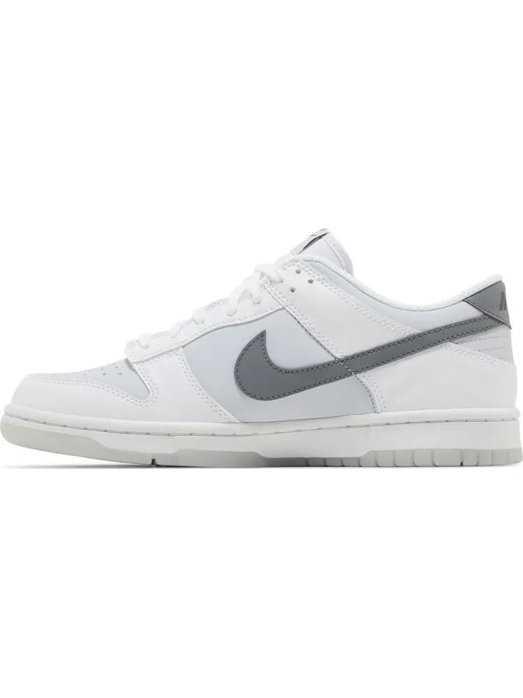 Кроссовки Dunk Low GS 'Reflective Swoosh' — изображение 3 из 4, белый